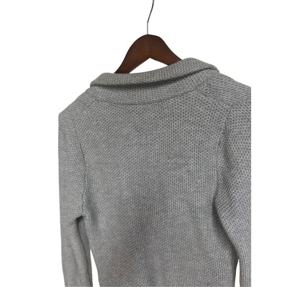 Moth Anthropologie Women's Gray Cardigan Sweater flower buttons Size Small - Picture 4 of 11